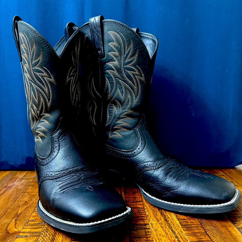 11.5 EE Ariat Square Toe Boots